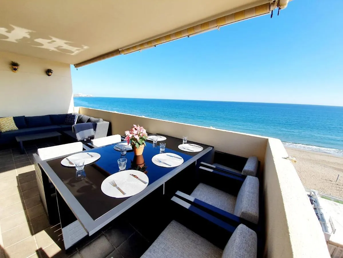 Front Row Penthouse Apartment On Carvajal Beach 丰希罗拉
