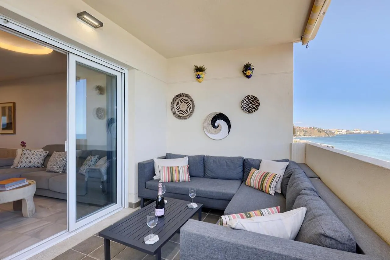 Front Row Penthouse Apartment On Carvajal Beach 丰希罗拉