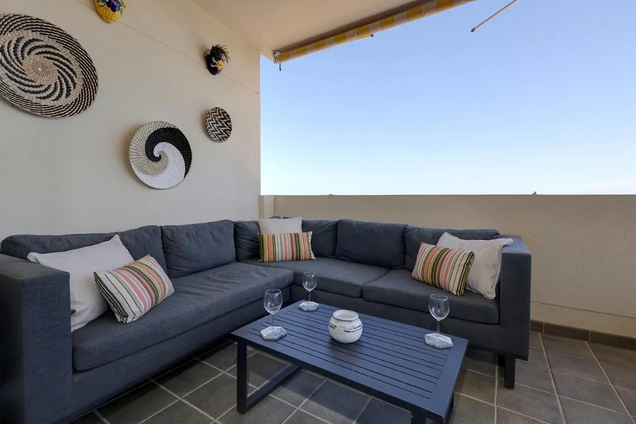 Front Row Penthouse Apartment On Carvajal Beach 丰希罗拉 0*,  西班牙
