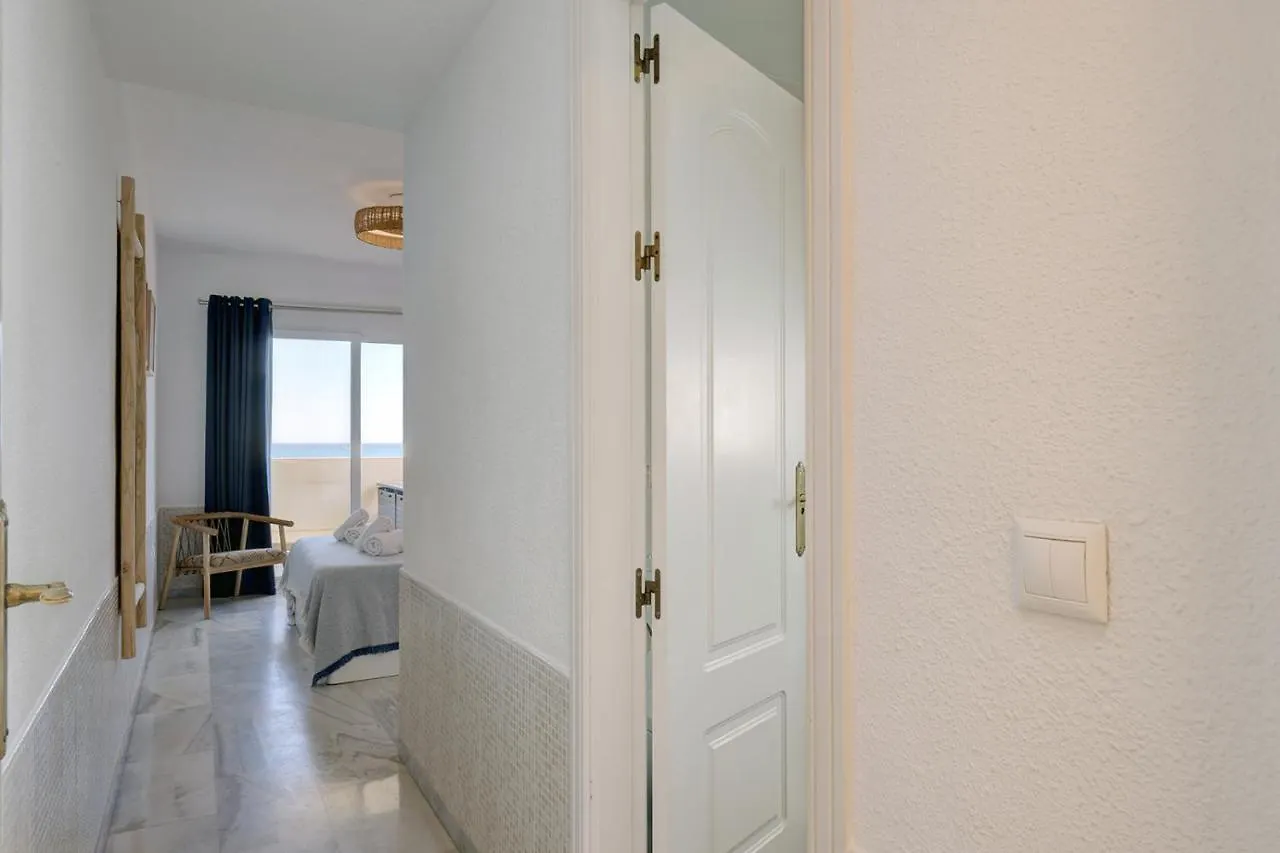 Front Row Penthouse Apartment On Carvajal Beach 丰希罗拉