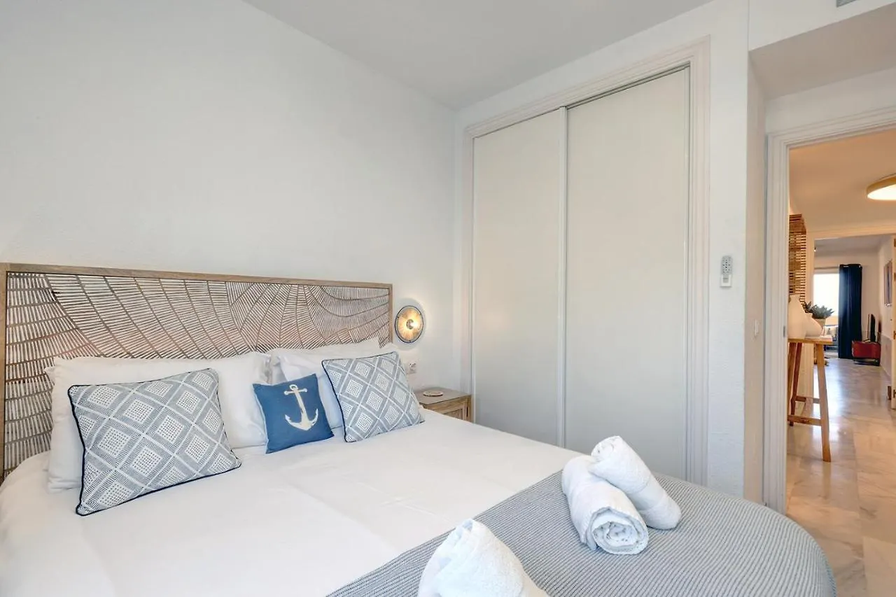 Front Row Penthouse Apartment On Carvajal Beach 丰希罗拉